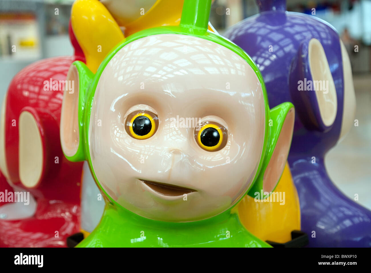 Teletubbies - Nahaufnahme eines Modells der Teletubby Dipsy aus der BBC-Kinder-TV-Serie Stockfoto