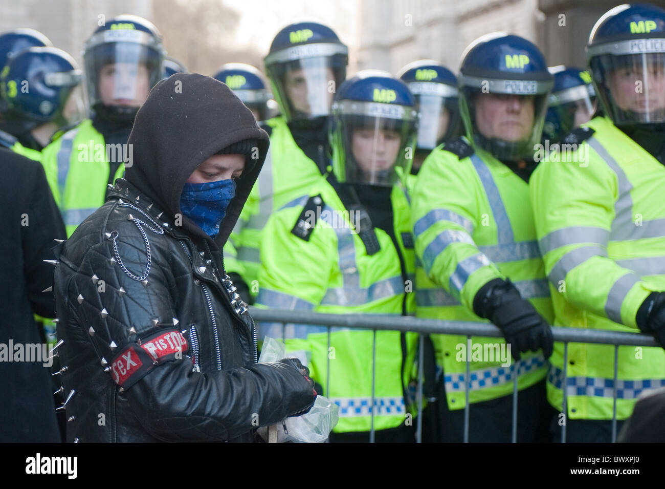 Britische Polizisten eine Demonstration in Parliament Square und Whitehall im Zentrum von London zu kontrollieren. Stockfoto