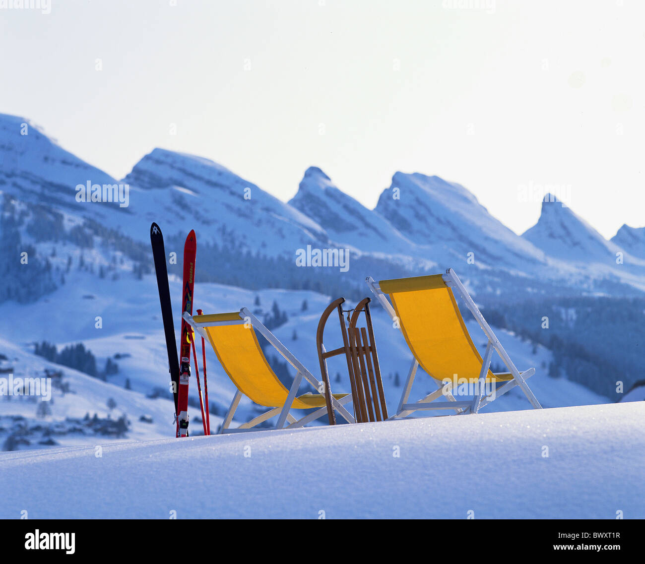 Churfirsten Liegestühle Schlitten Schlitten Schnee glitzernde Ski Ski Winter Wintersport Sport Ski Skifahren Stockfoto