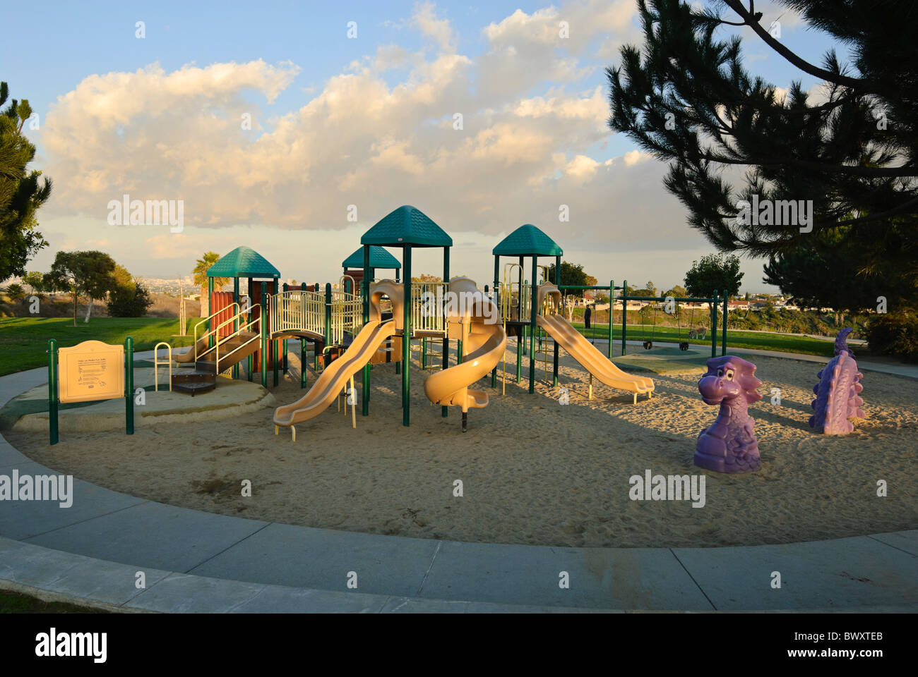 Der Kinderspielplatz befindet sich in der Kenneth Hahn State Recreation Area. Stockfoto