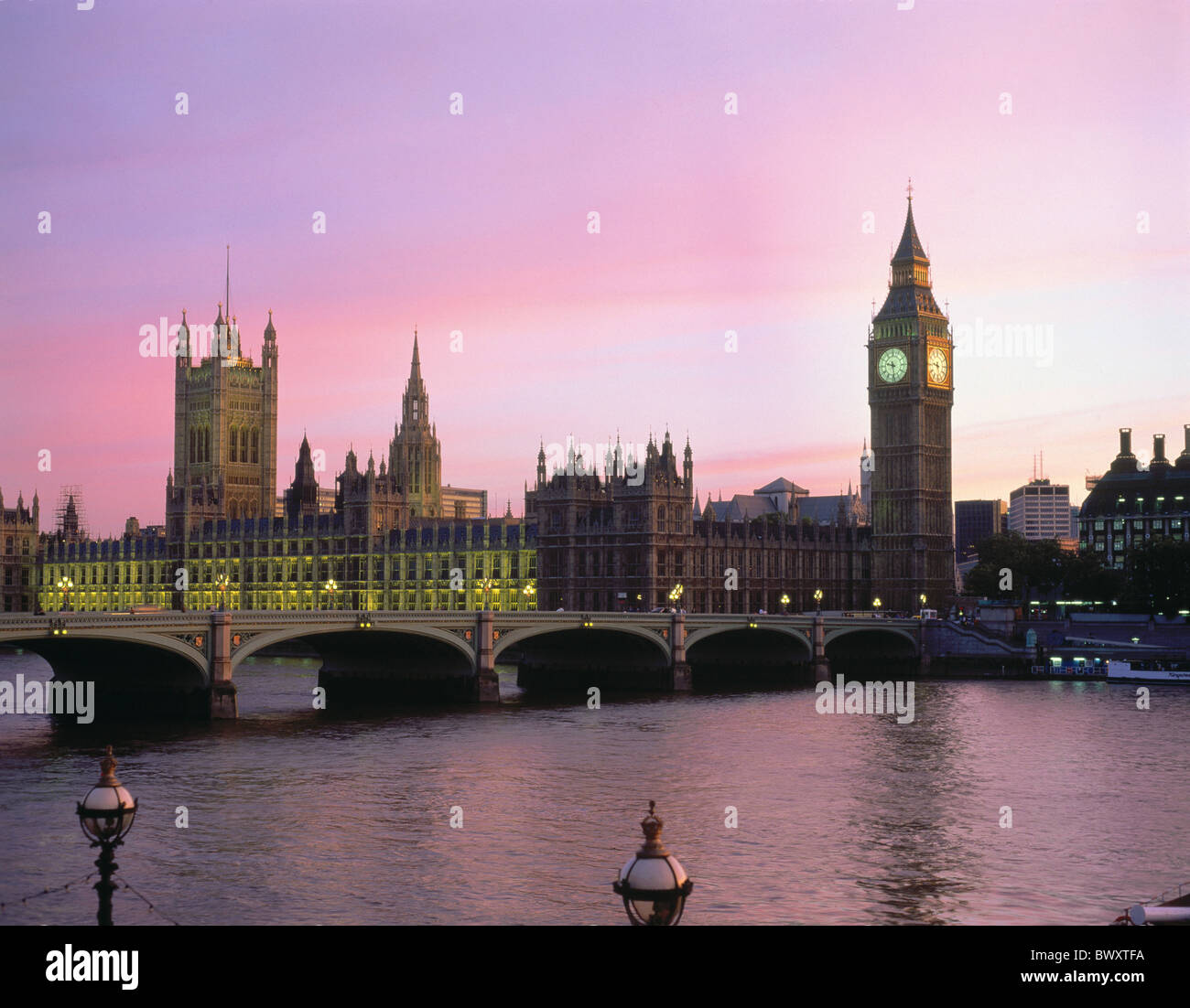 Big Ben Brücke Dämmerung Twilight England Großbritannien Europa London rosa Stimmung Themse Westminster Stockfoto