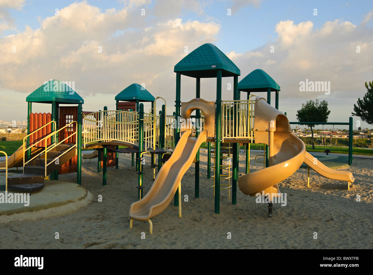 Der Kinderspielplatz befindet sich in der Kenneth Hahn State Recreation Area. Stockfoto