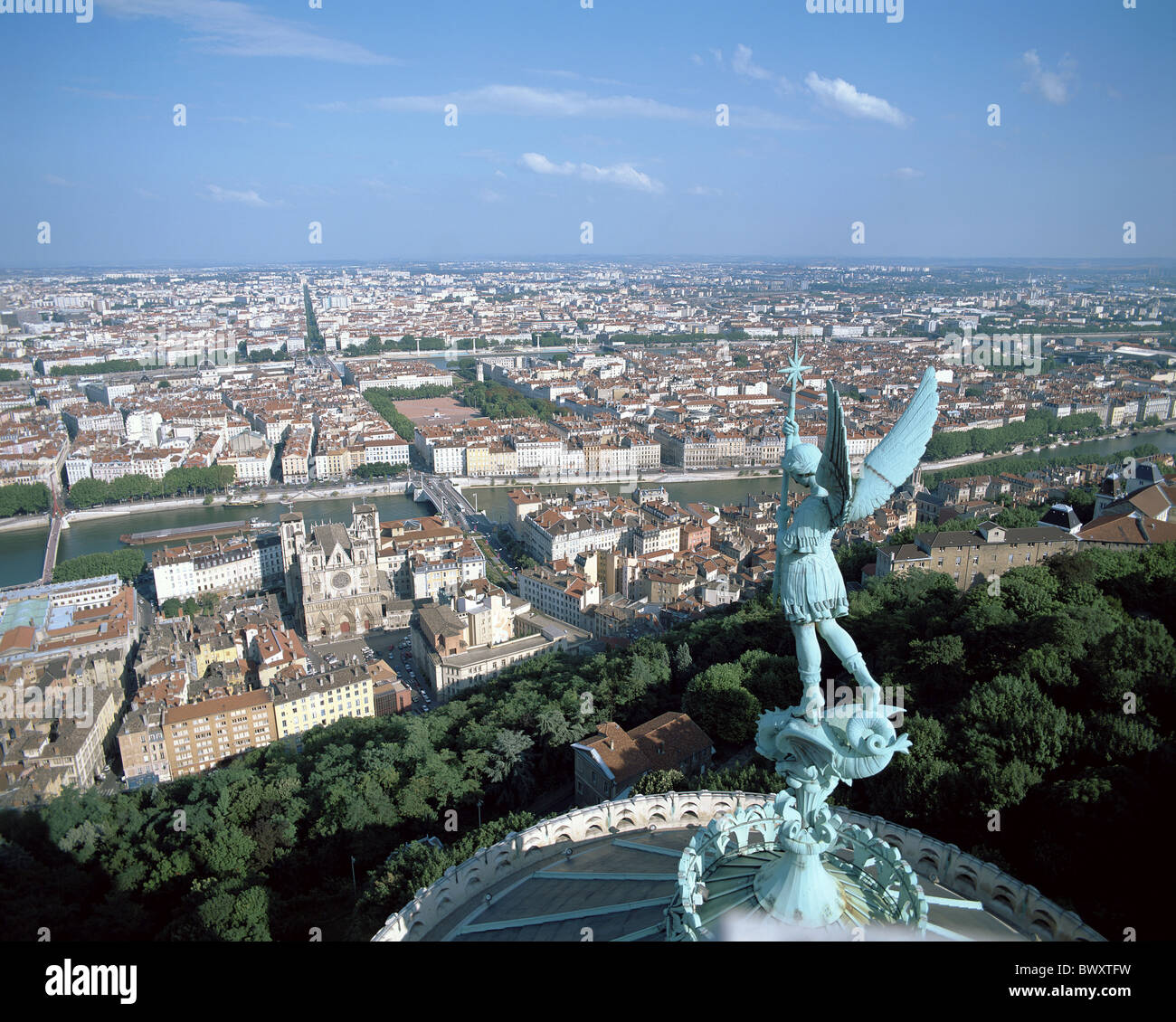 Bronze Engel Statue Kuppel Frankreich Europa Lyon Rhone Stadt Stadtübersicht vor voraus Stockfoto