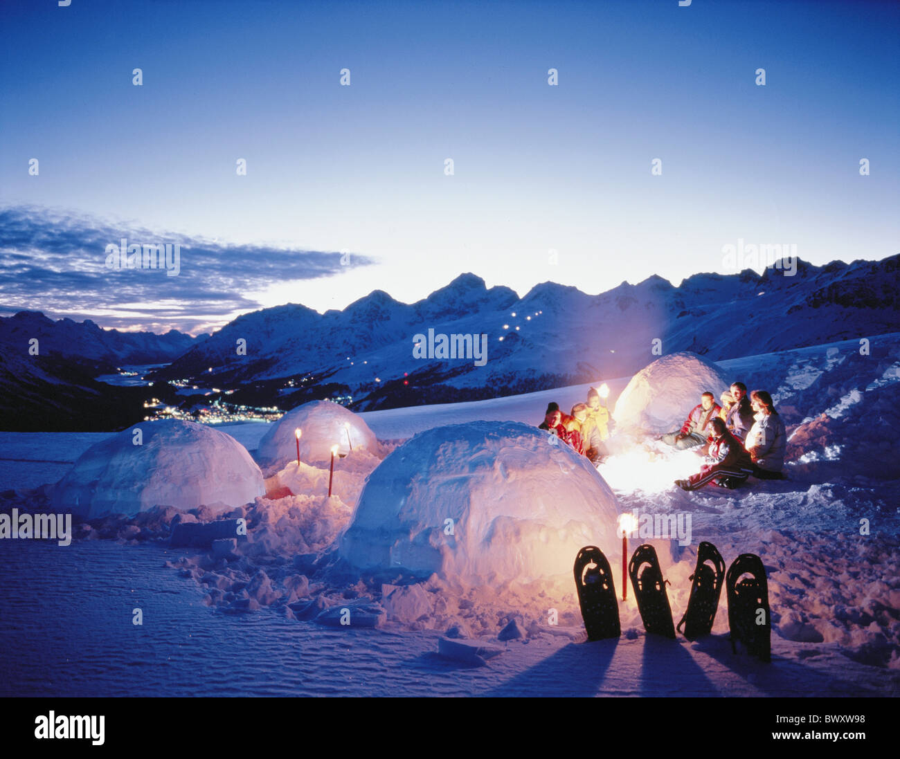 Wintersport-Sport-Engadin-Beleuchtung Fackeln Ferien Graubünden Graubünden Luzern Muottas Muragl Gruppe eine Stockfoto