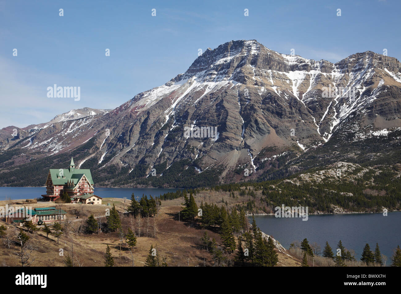 Waterton Lake, Vimy Peak und dem Prince Of Wales Hotel, Waterton Lakes National Park, Alberta, Kanada Stockfoto