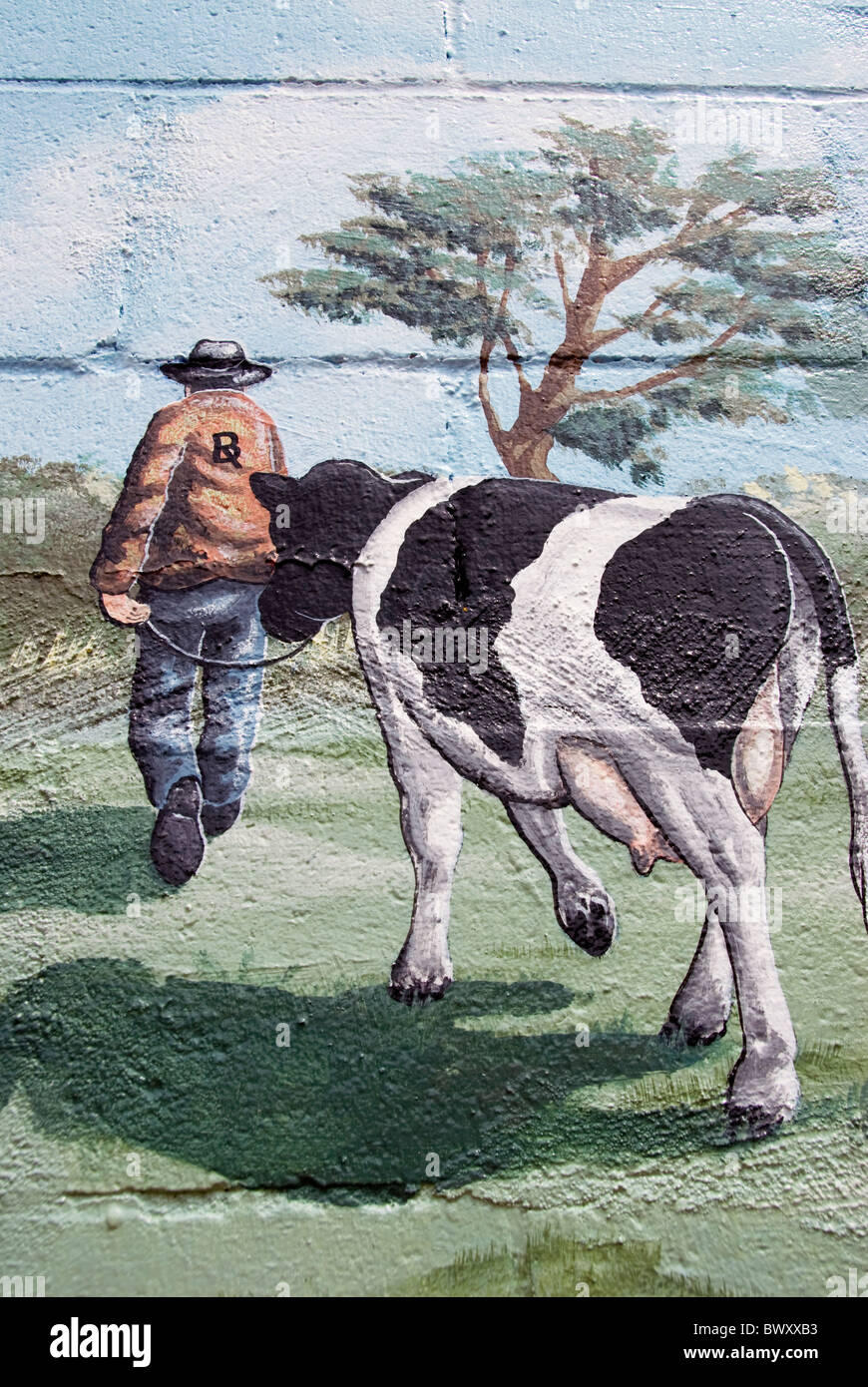 Rancher mit Kuh Wandbild im Lynden, Washington, USA. Ein historisches Bild vom Künstler freigegeben - bei Umzug, habe ich es zu finden. Stockfoto