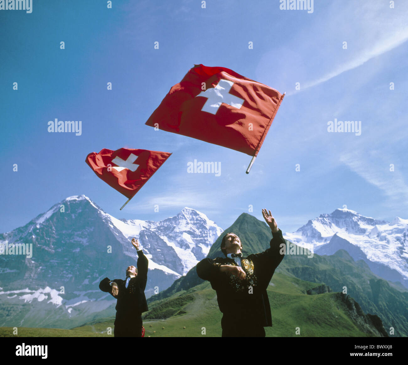 Oster-Flagge „Frohe Ostern“ – 0,90 X 0,60 M, Mit Osterhase Auf Berg, Wetterfest & Waschbar