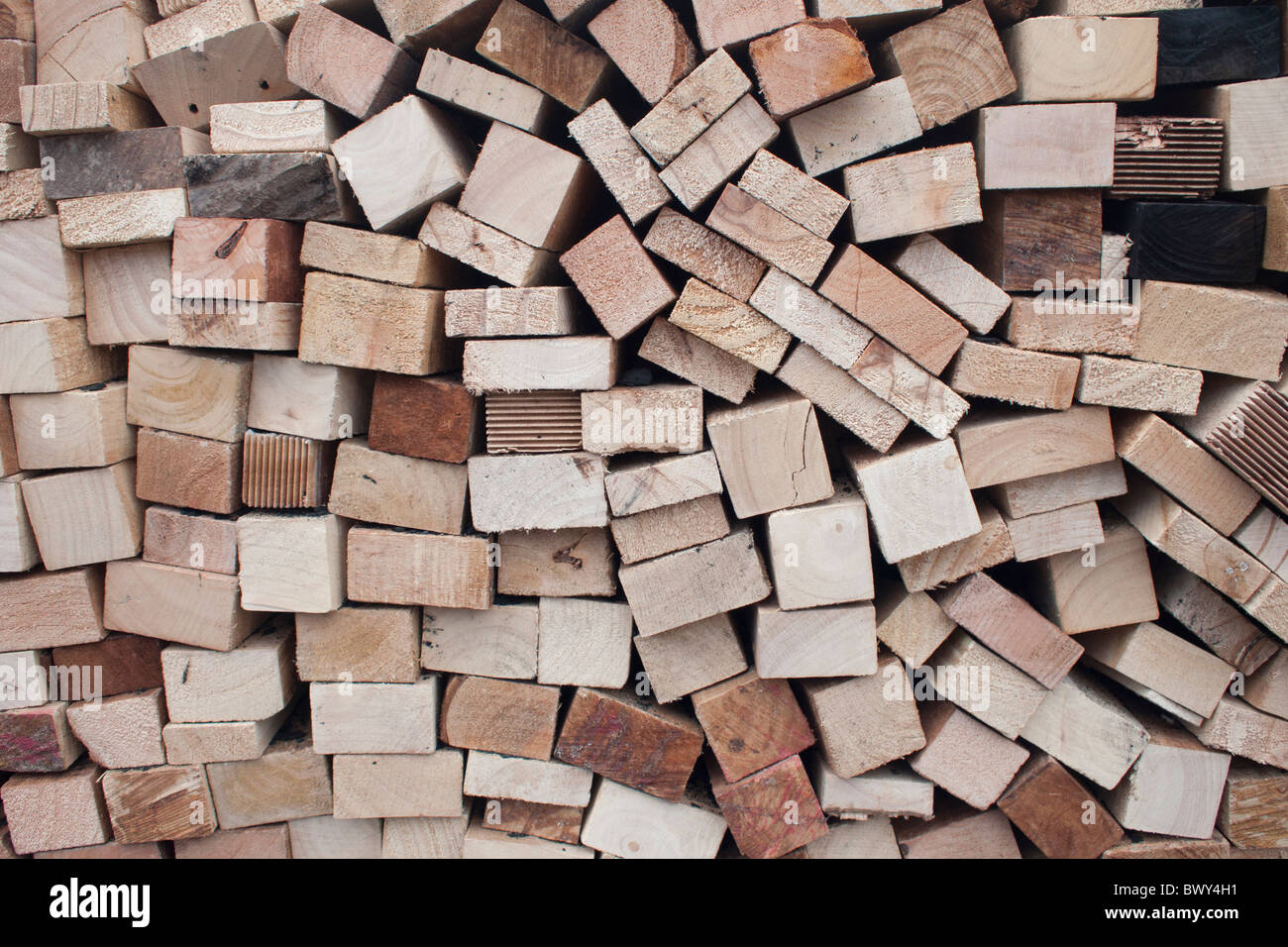 Quadratisch geschnitten Holzstapel Log Stockfoto
