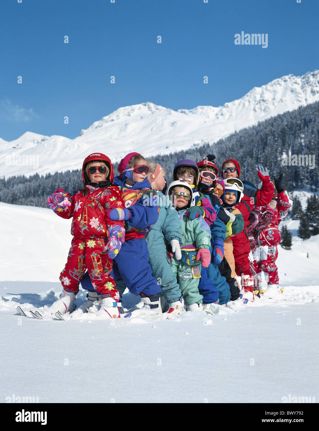 Helme nach anderen Kanton Graubünden Graubünden Schweiz Europa Kinder Schweiz Europa Skii Rudern Stockfoto