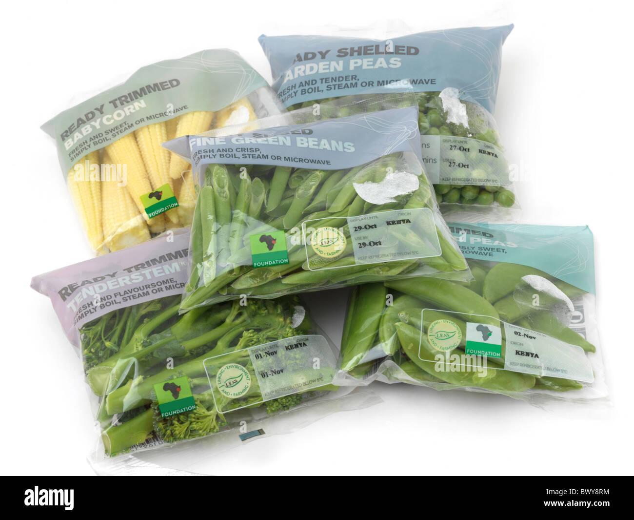Kenianische Babymais, Tenderstem Brokkoli, feine grüne Bohnen, Garten Erbsen und Zucker Zuckerschoten In Verpackung Stockfoto
