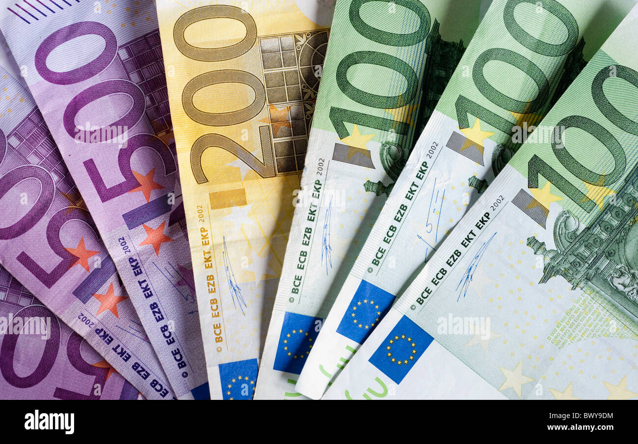 Euro Banknoten 500 200 100 Bezeichnungen für eine Gesamtmenge von 2.000 Stockfoto