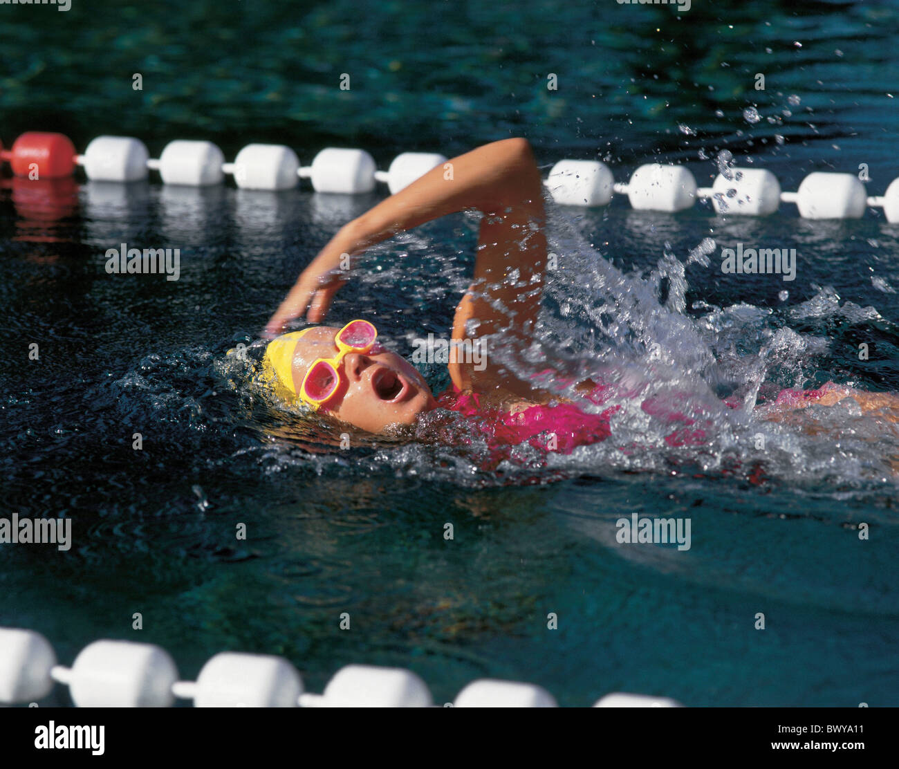 Wassersport Sport Badekappe kriechen kriechen Außenpool Wassersport Schwimmen Schwimmen glasse Stockfoto