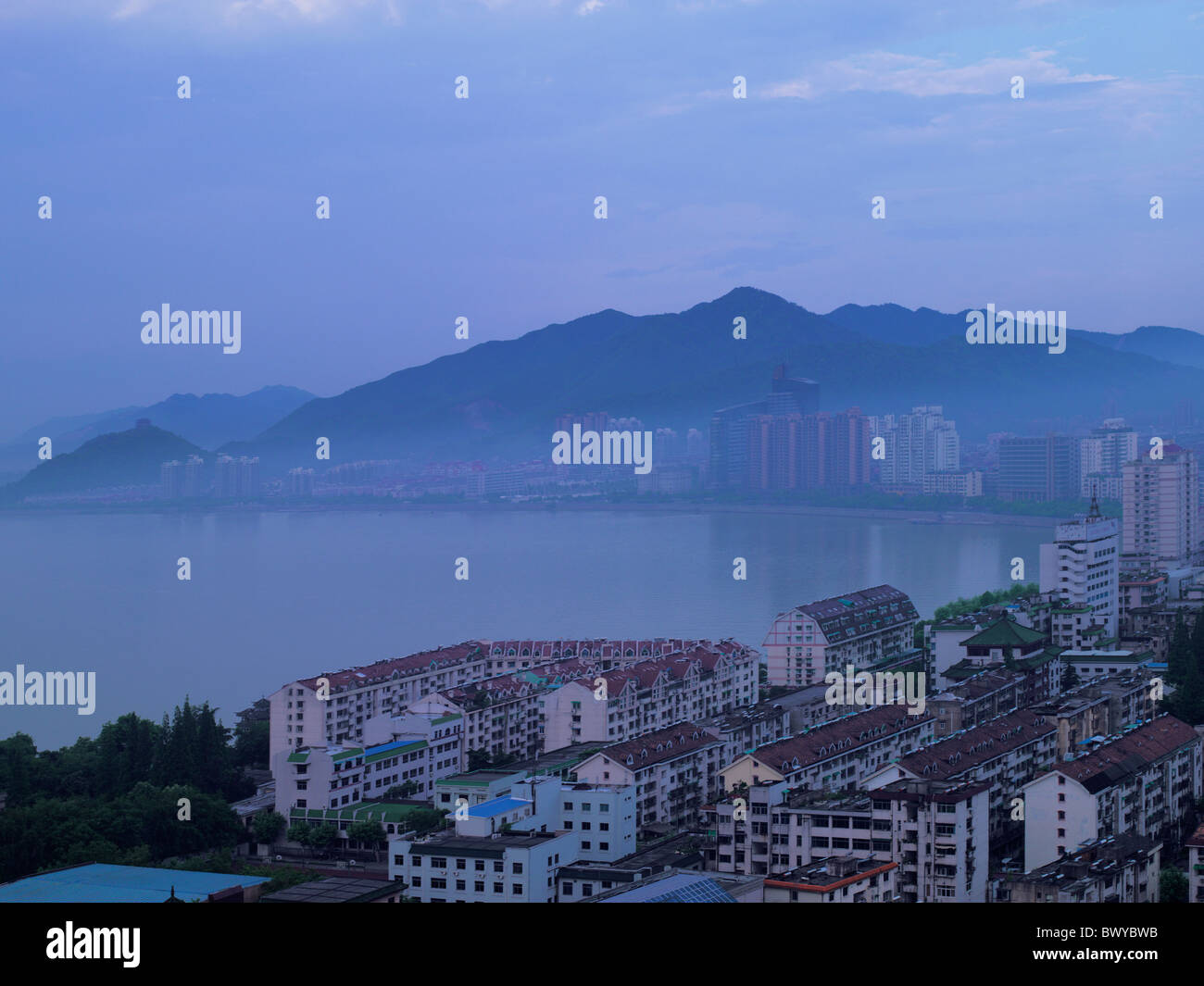 Moderne Häuser Qiandao See, Chun'an, Zhejiang Province, China Stockfoto