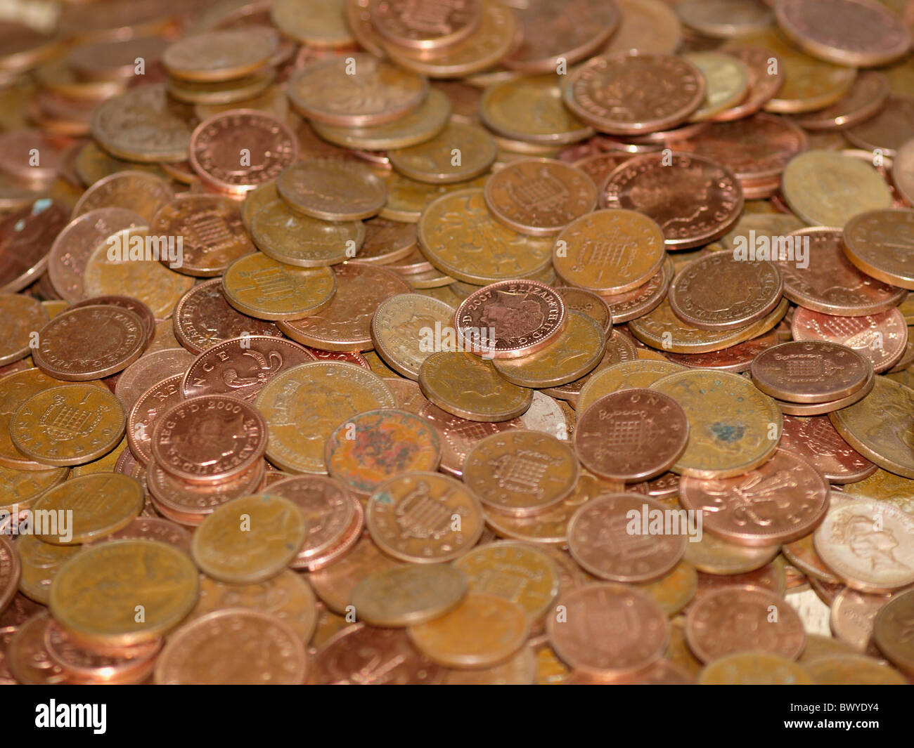 Viele 1 Pence und 2 Pence Münzen, UK Stockfoto