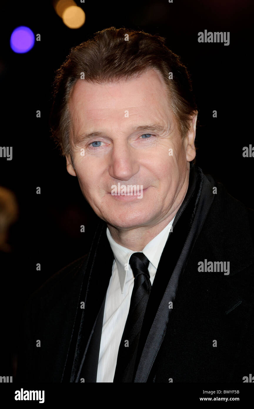 Liam Neeson besucht die World Premiere von Narnia The Voyage of the Dawn Treader, Leicester Square, London, 30. November 2010. Stockfoto