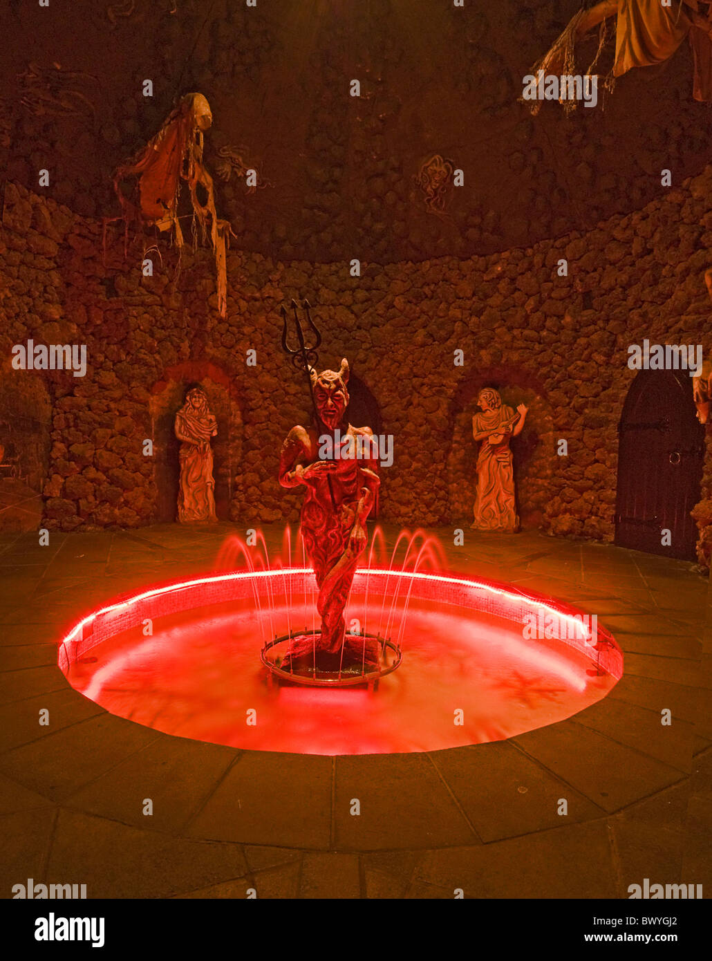 Pluto in der Unterwelt. Eine Grotte an der Ecke verboten in Coverham, in der Nähe von Middleham, North Yorkshire. Stockfoto