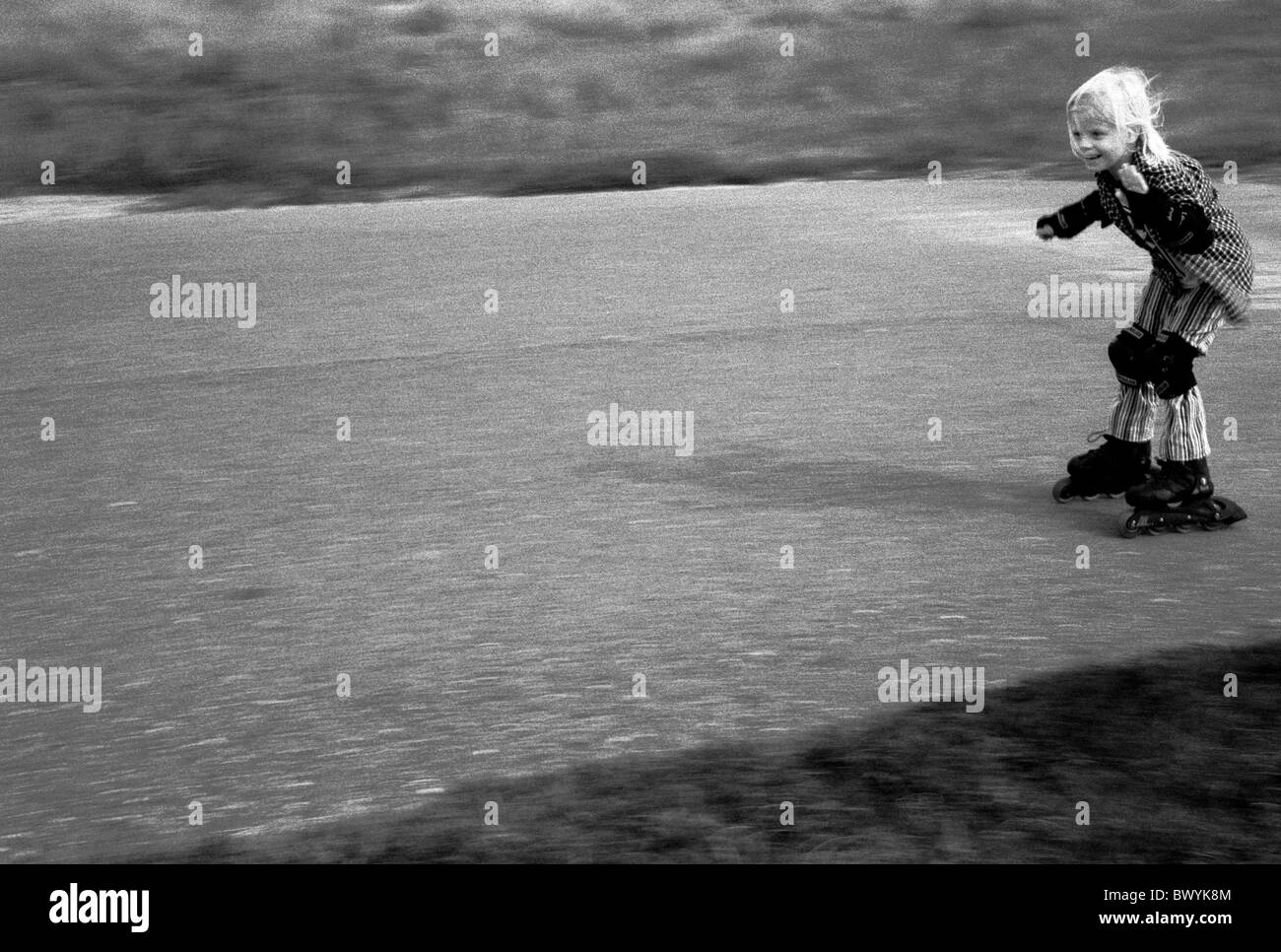 dynamischen äußeren Blätter gehen Freizeit Inline-Kind Knie Pad Mädchen Rollerblades Rollschuhe Schoner bla Stockfoto