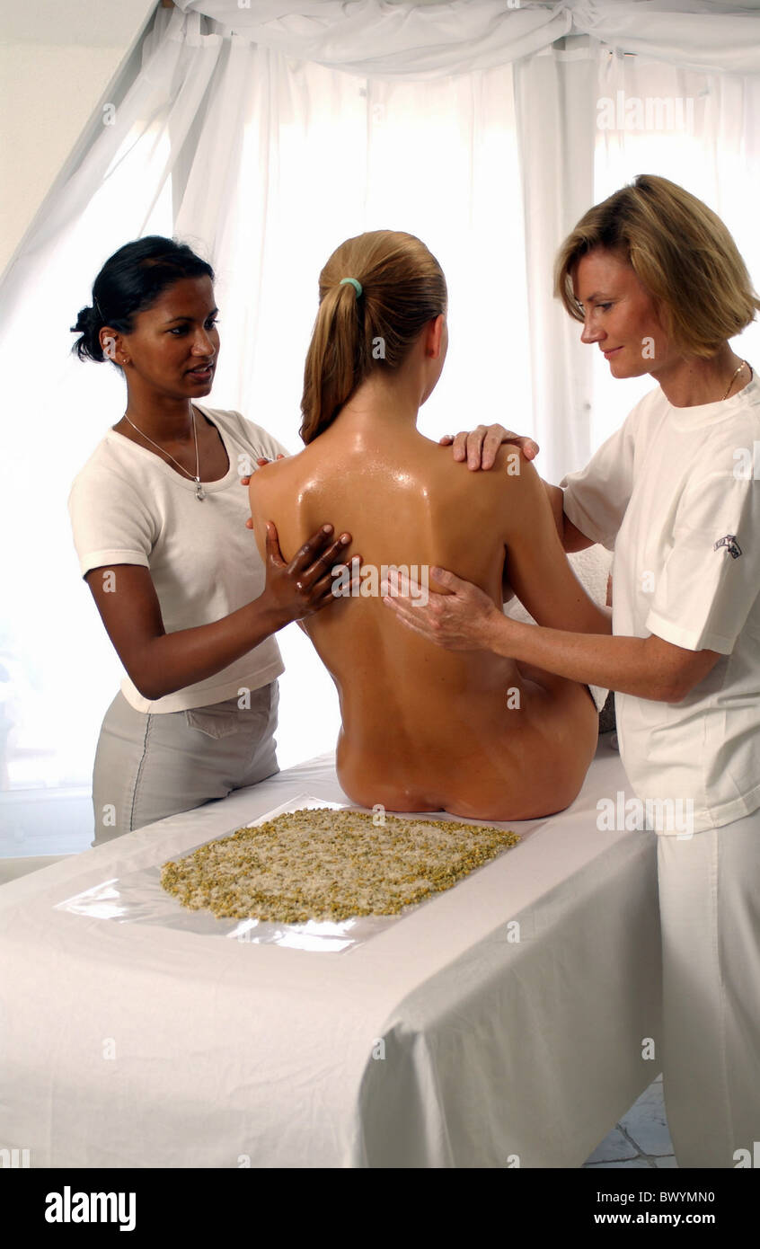 alternativer Medizin Ayurveda zurück Kunden Gesundheit-Medizin Massageöl relax Wellness Frauen Stockfoto