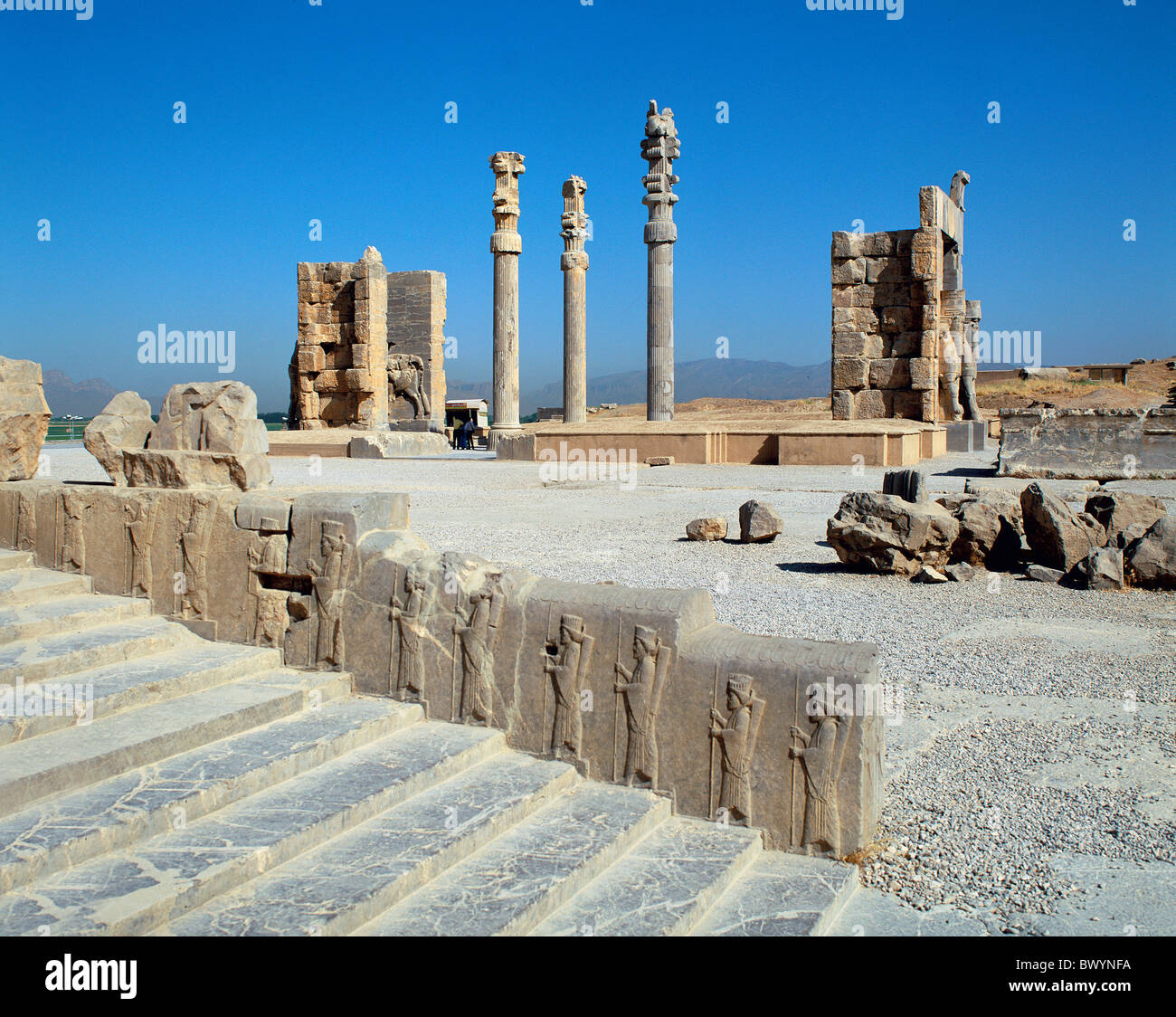 Apadana hinter Xerxes Tor Iran-Nahost Kultur Wand Persepolis Reliefs Takht-e Jamshid Treppe alte Stockfoto