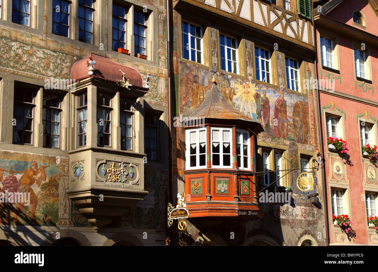 Architektur Erker Kanton Schaffhausen Detail Fassaden historische Häuser beherbergt alte Stadt Malerei Farbe Stockfoto