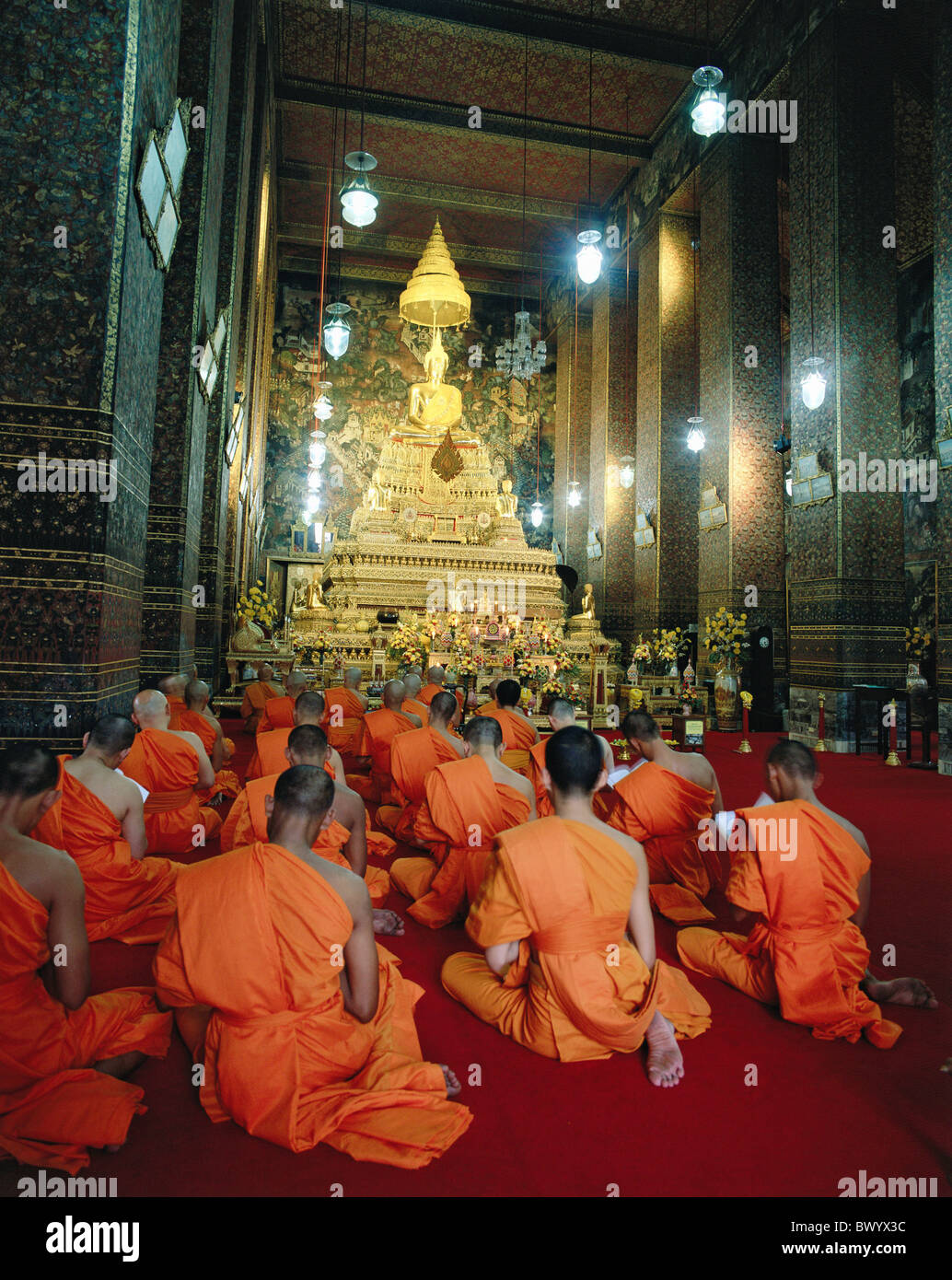 Bangkok Buddha Buddhismus innen Mönche kein Model Release Religion Tempel Thailand Asien Wat Pho Wat Phra Chet Stockfoto