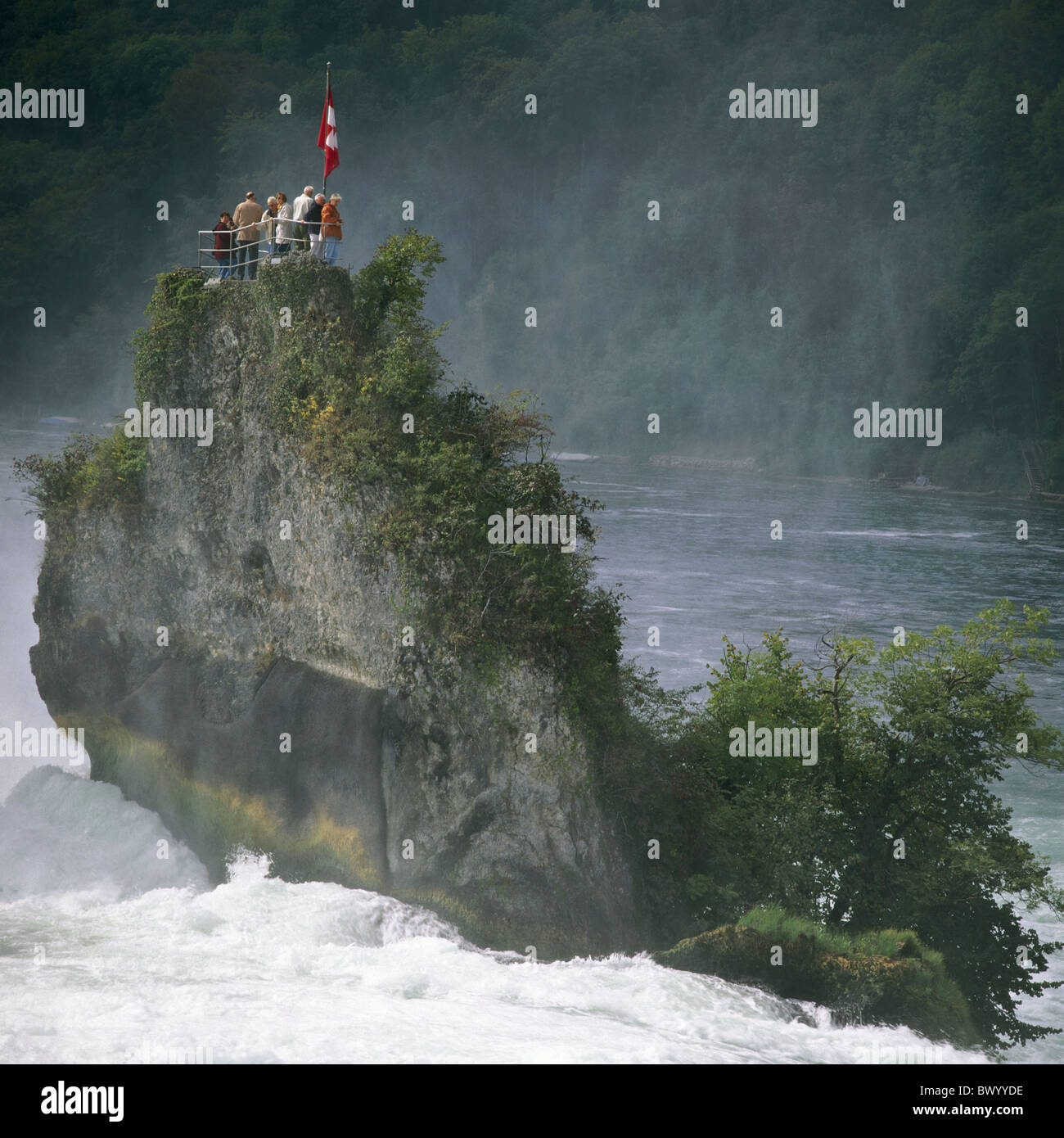 Klippe Flagge banner Rhein fällt Schaffhausen Schweiz Europa Tourist Dampf Stockfoto