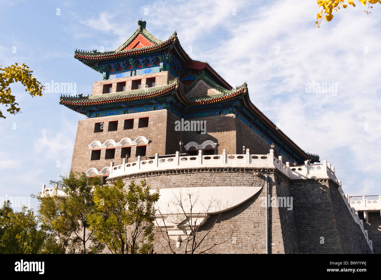 Bogenschießen-Turm, auch bekannt als Qianmen Tor, neben dem Zhengyangmen Tor, Platz des himmlischen Friedens, Peking, China Stockfoto