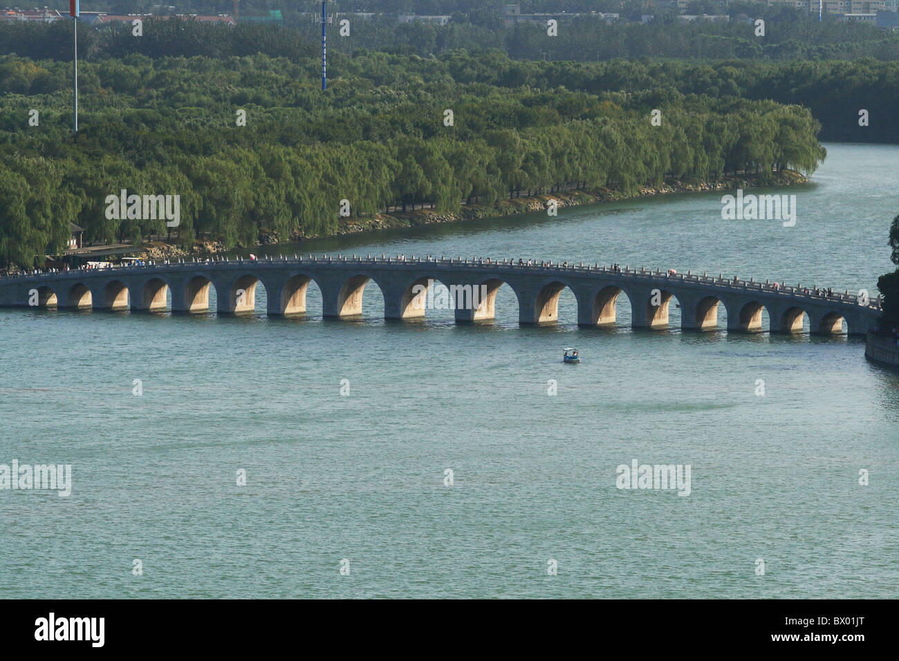 Siebzehn-Bogen-Brücke, Sommerpalast, Peking, China Stockfoto