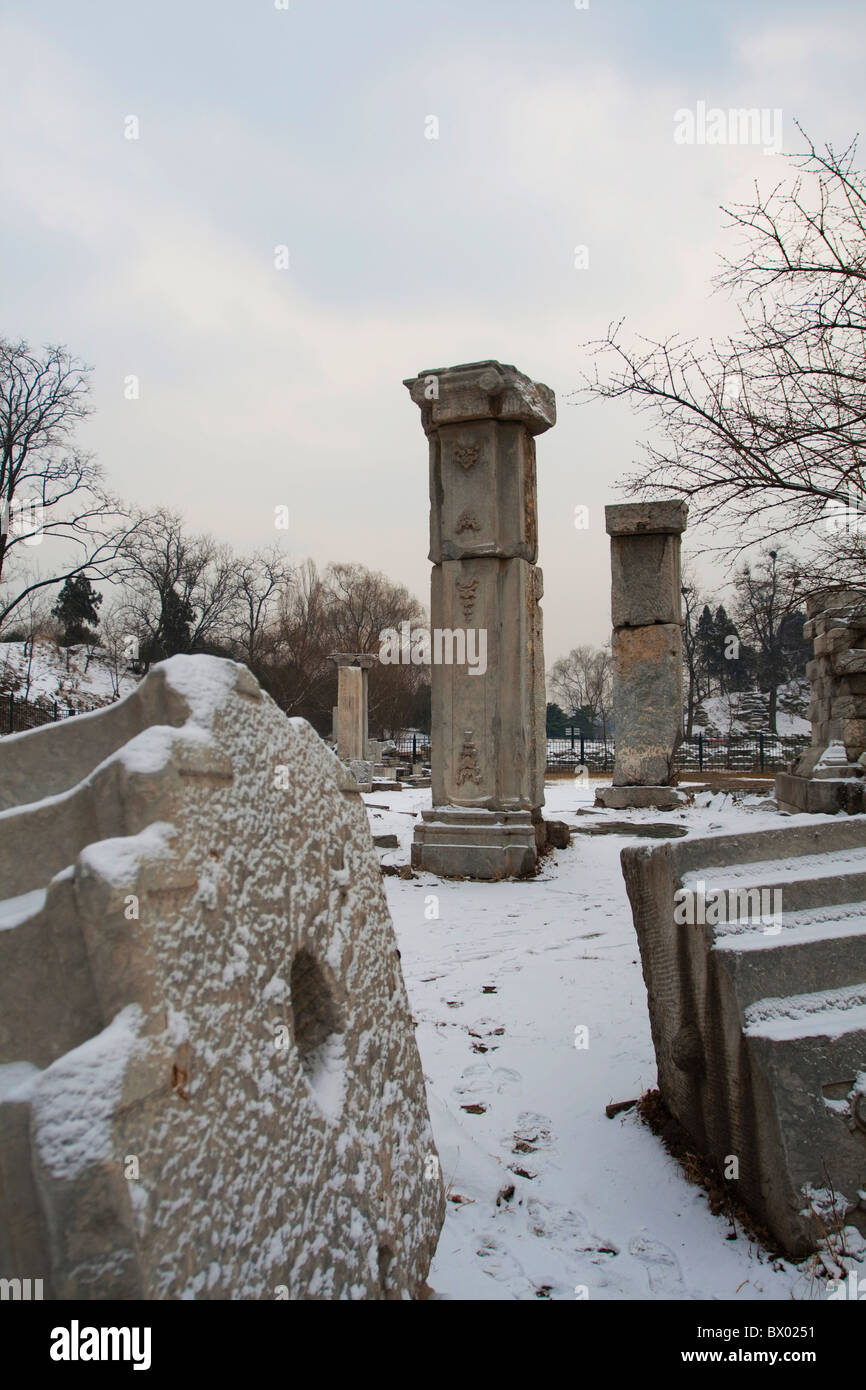 Beschädigt steinerne Ruine des Western Mansion Bereich in Changchun Yuan, Yuanmingyuan Park, Peking, China Stockfoto