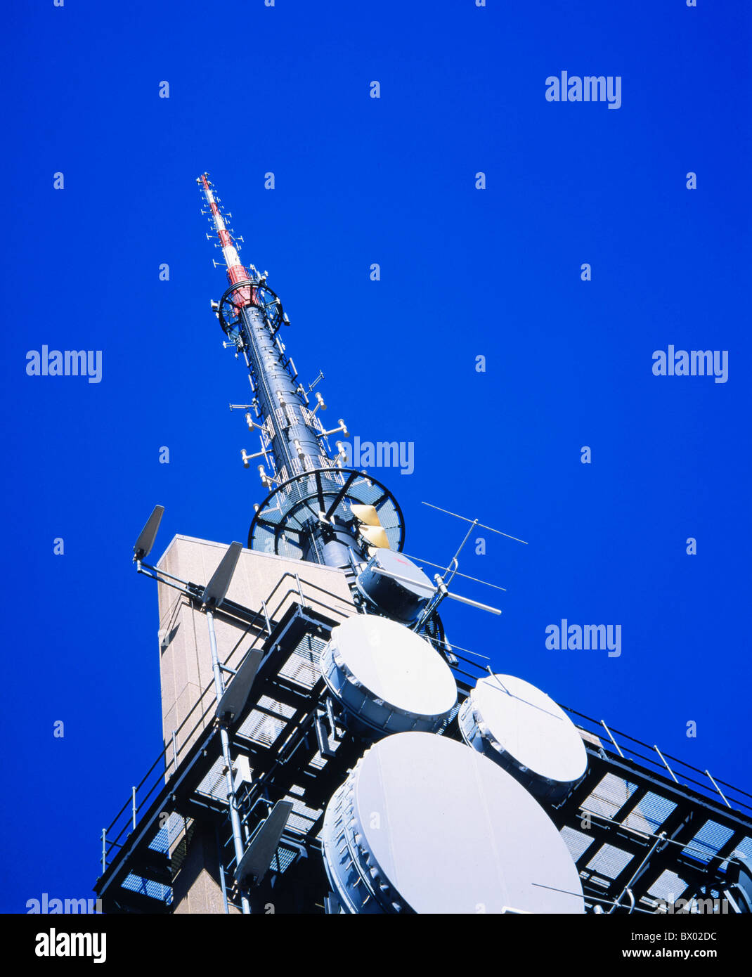 Übersicht über blauen Himmel Funkturm Italien Europa Medien Monte Tamaro Tessin Schweiz TV-Technik-Technik Stockfoto