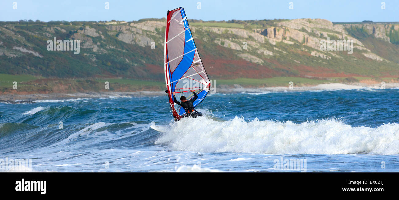 Windsurfen in Gower Halbinsel Wales Stockfoto