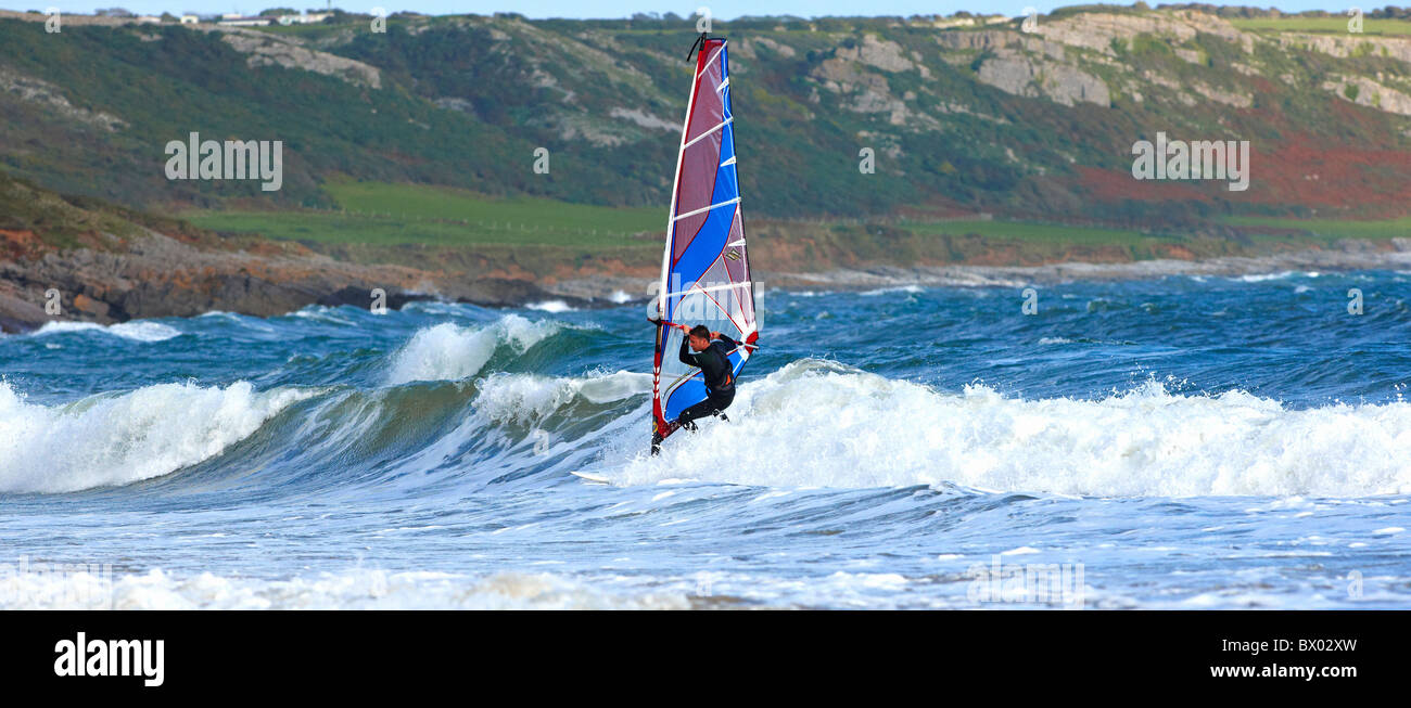 Windsurfen in Gower Halbinsel Wales Stockfoto
