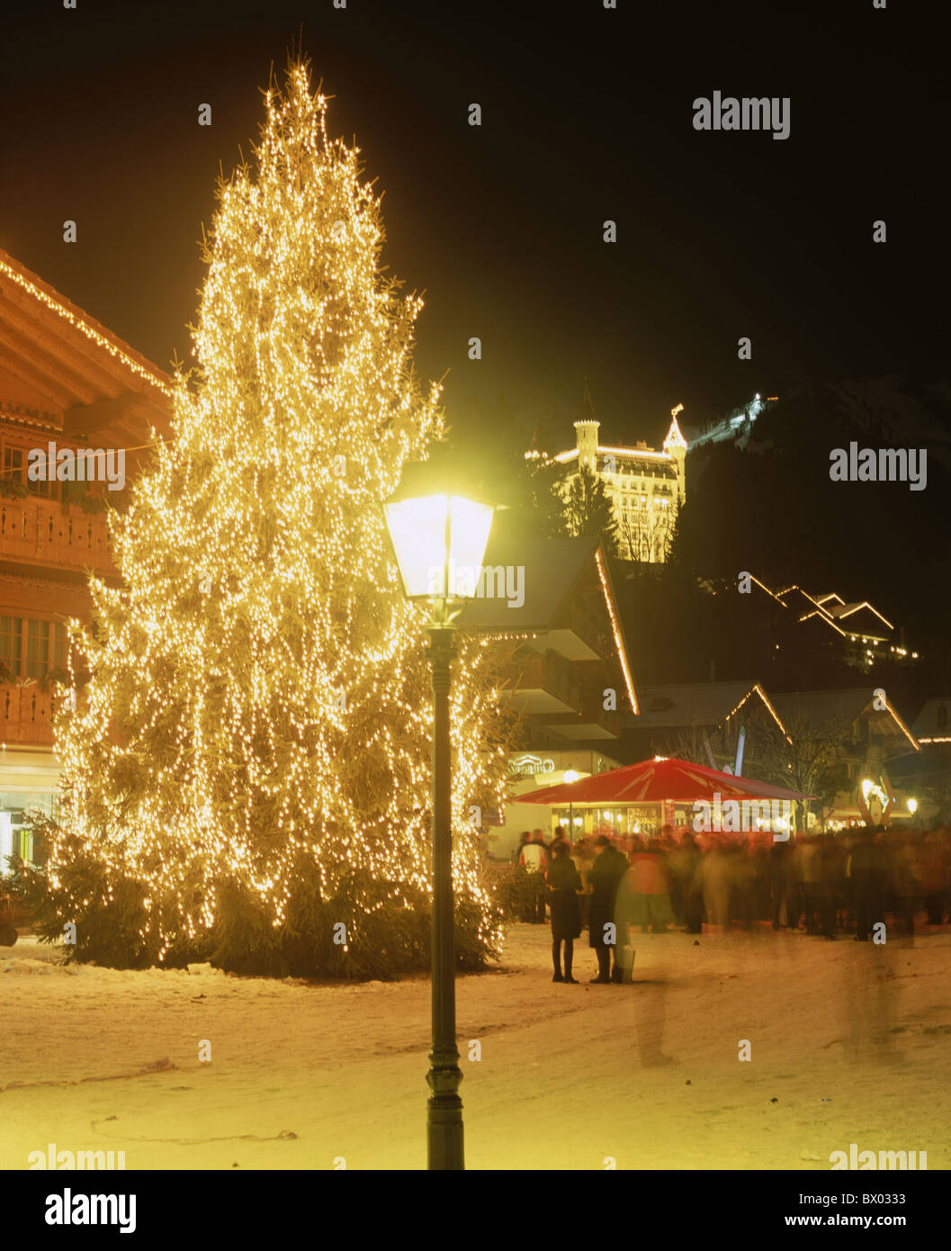 Kanton Bern Weihnachten Baum Gstaad Hotel Laterne Schweiz Europa Weihnachten Beleuchtung Stockfoto