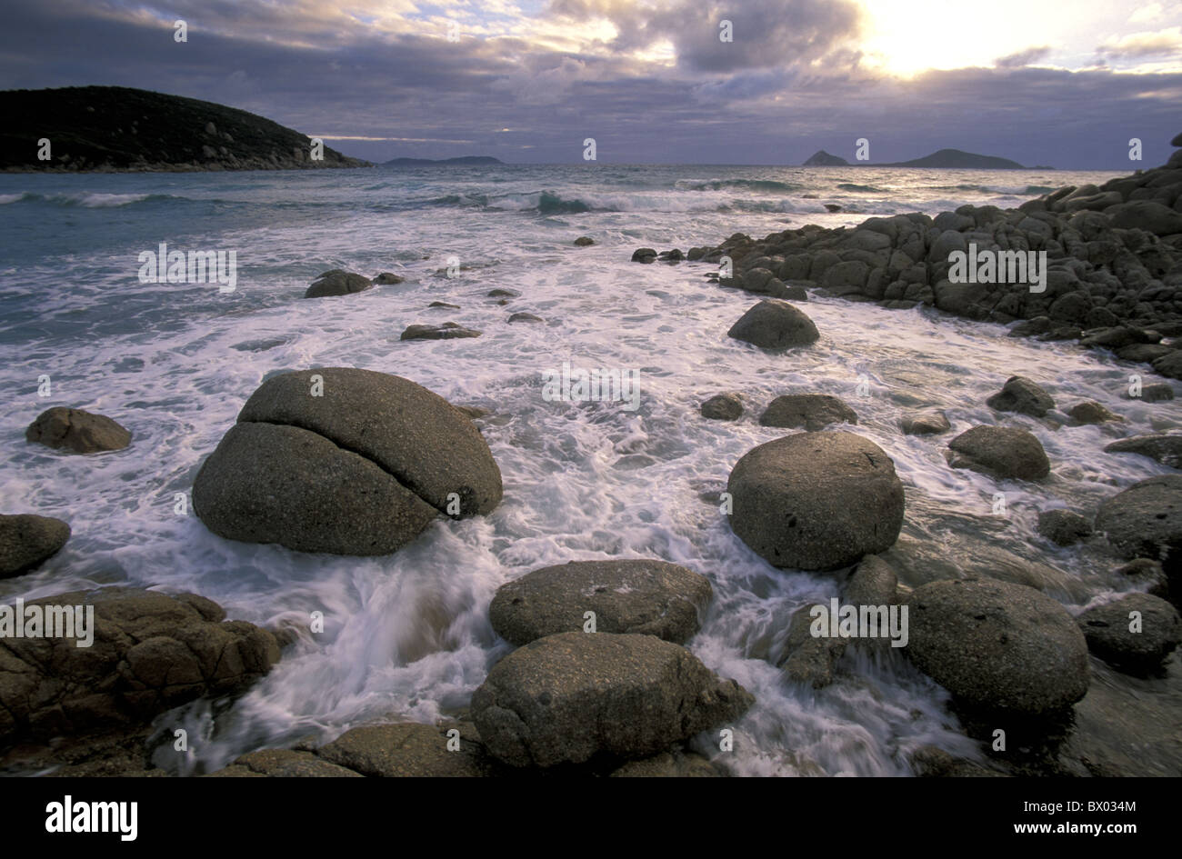 Australien Picnic Bay Victoria Wilsons Promontory Nationalpark Steinen Rock Küste Landschaft Meer Natur moo Stockfoto
