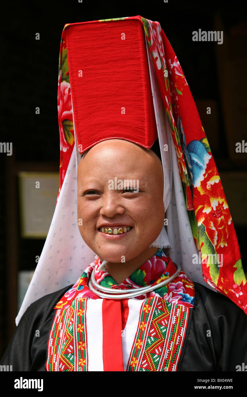 Yao-Frau in zeremonielle Tracht, Dongshan Dorf, Bama, Hechi, Provinz Guangxi, China Stockfoto