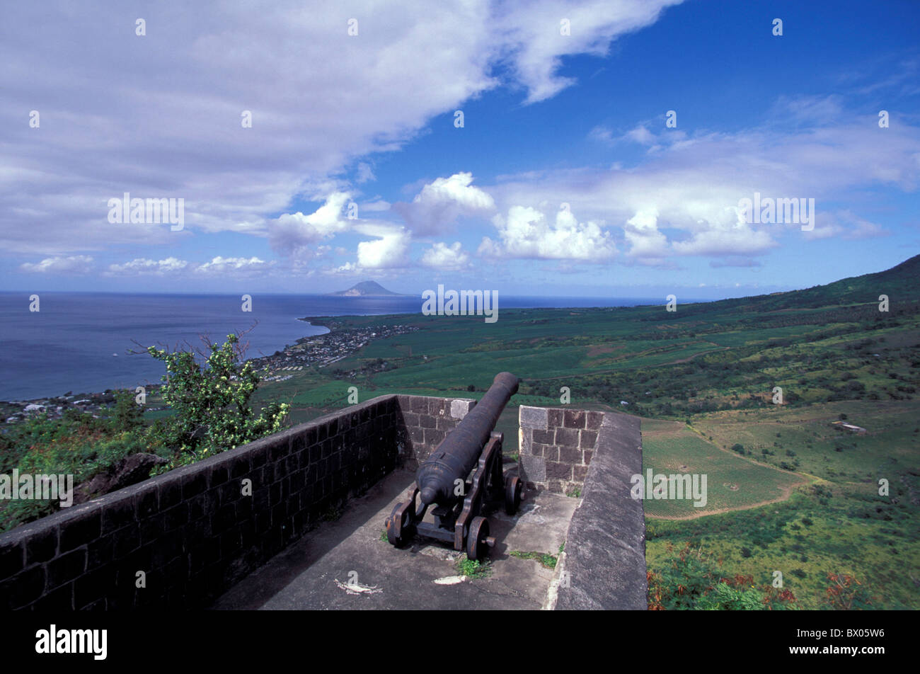 Brimstone Hill Fortress Nationalpark Kanone Küste Festung Übersicht Saint Kitts Landschaft Landschaft Meer Auto Stockfoto