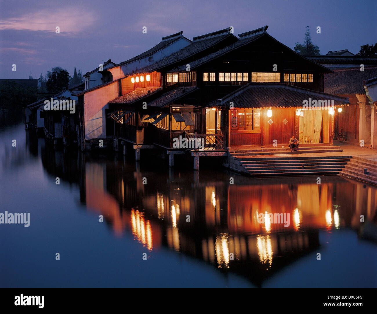 Gott Fortune Bay bei Nacht, Wuzhen, Tongxiang, Provinz Zhejiang, China Stockfoto