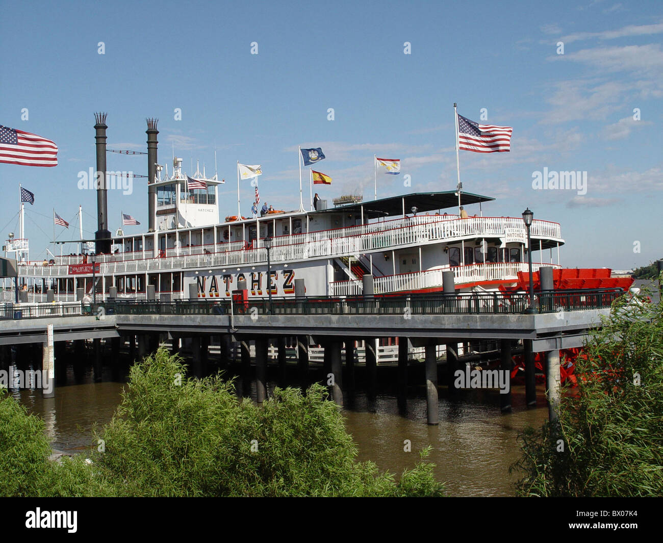 Dampfer Fluss Fluss historische Natchez New Orleans in Louisiana Mississippi Nostalgie Schaufel Rad steamboat Stockfoto