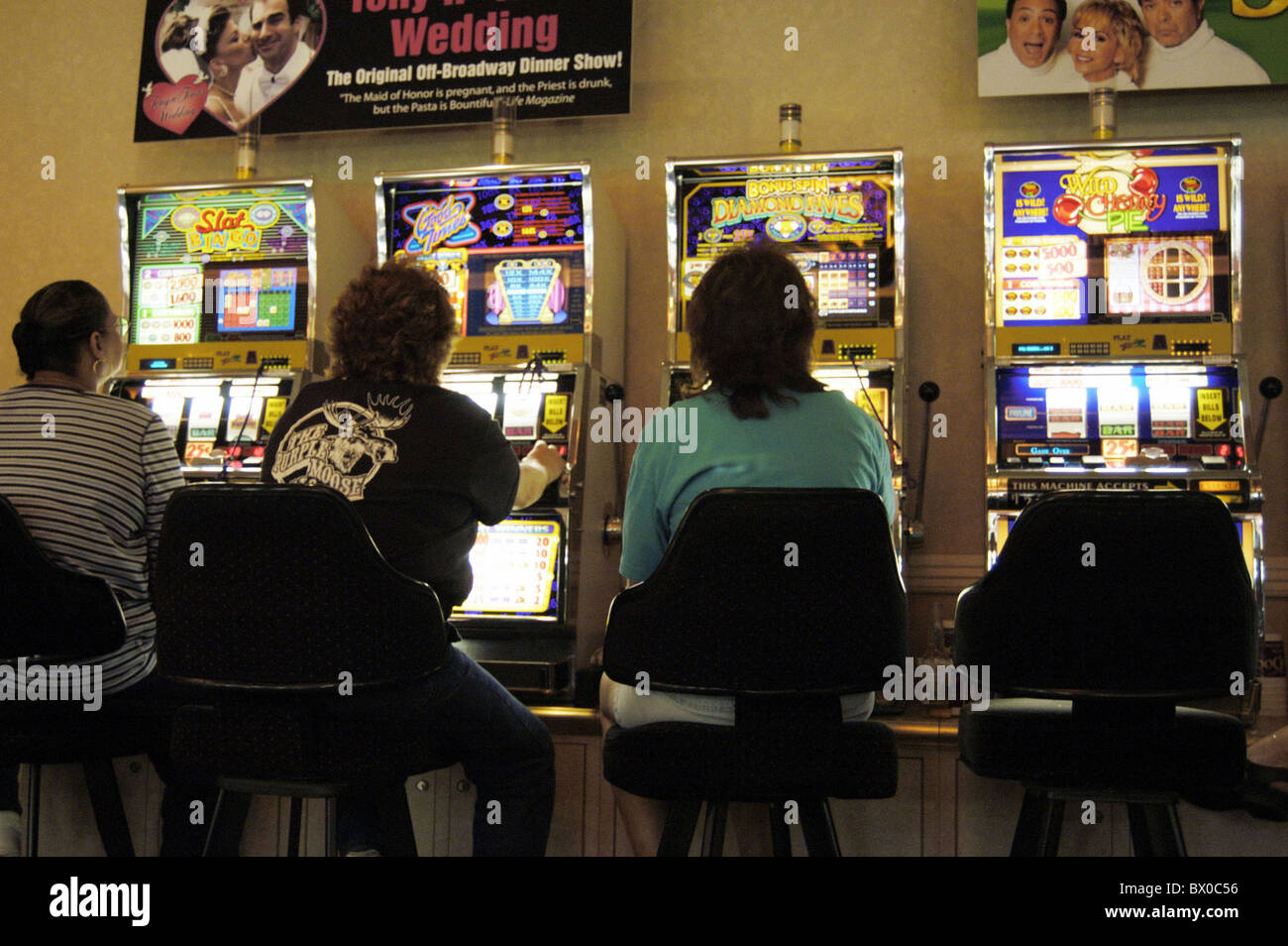 Besucher Casino einarmigen Banditen Geräte Geräte Glücksspiel spielen Glücksspiel in Las Vegas peo Stockfoto