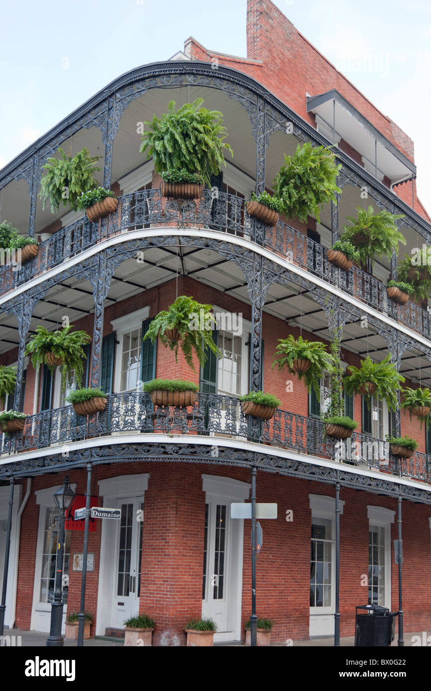 Die Architektur im spanischen Stil des French Quarter von New Orleans, Louisiana stammt aus Hunderten von Jahren den 1700er Jahren. Stockfoto