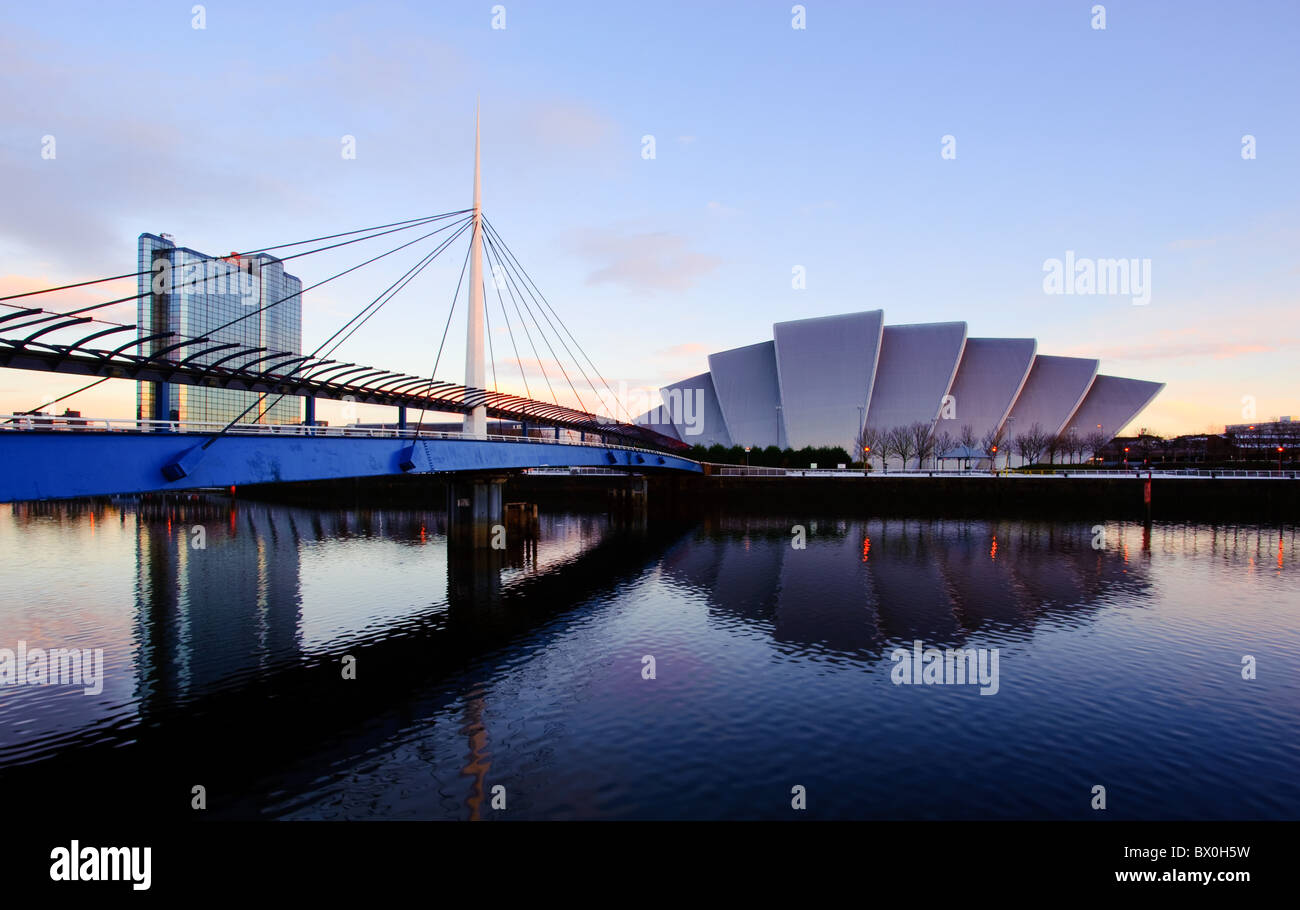 Glocken-Brücke und SECC, River Clyde, Glasgow, Schottland, UK. Stockfoto