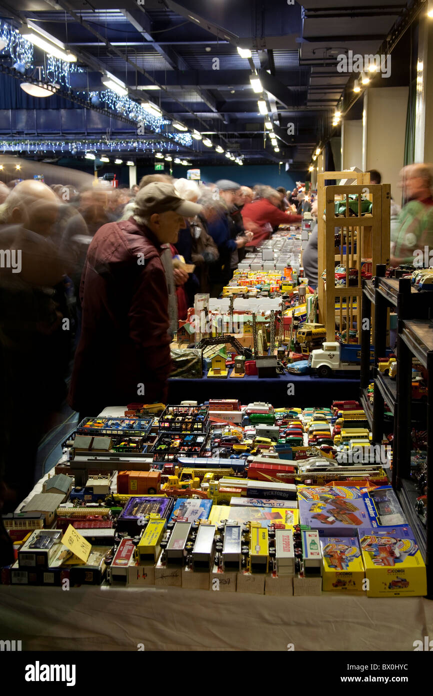 Spielzeugautos, Messe Sammler in der Reithalle in Bolton Wanderers, Reebok Stadium, Middlebrook Fachmarktzentrum, Horwich, Großbritannien Stockfoto