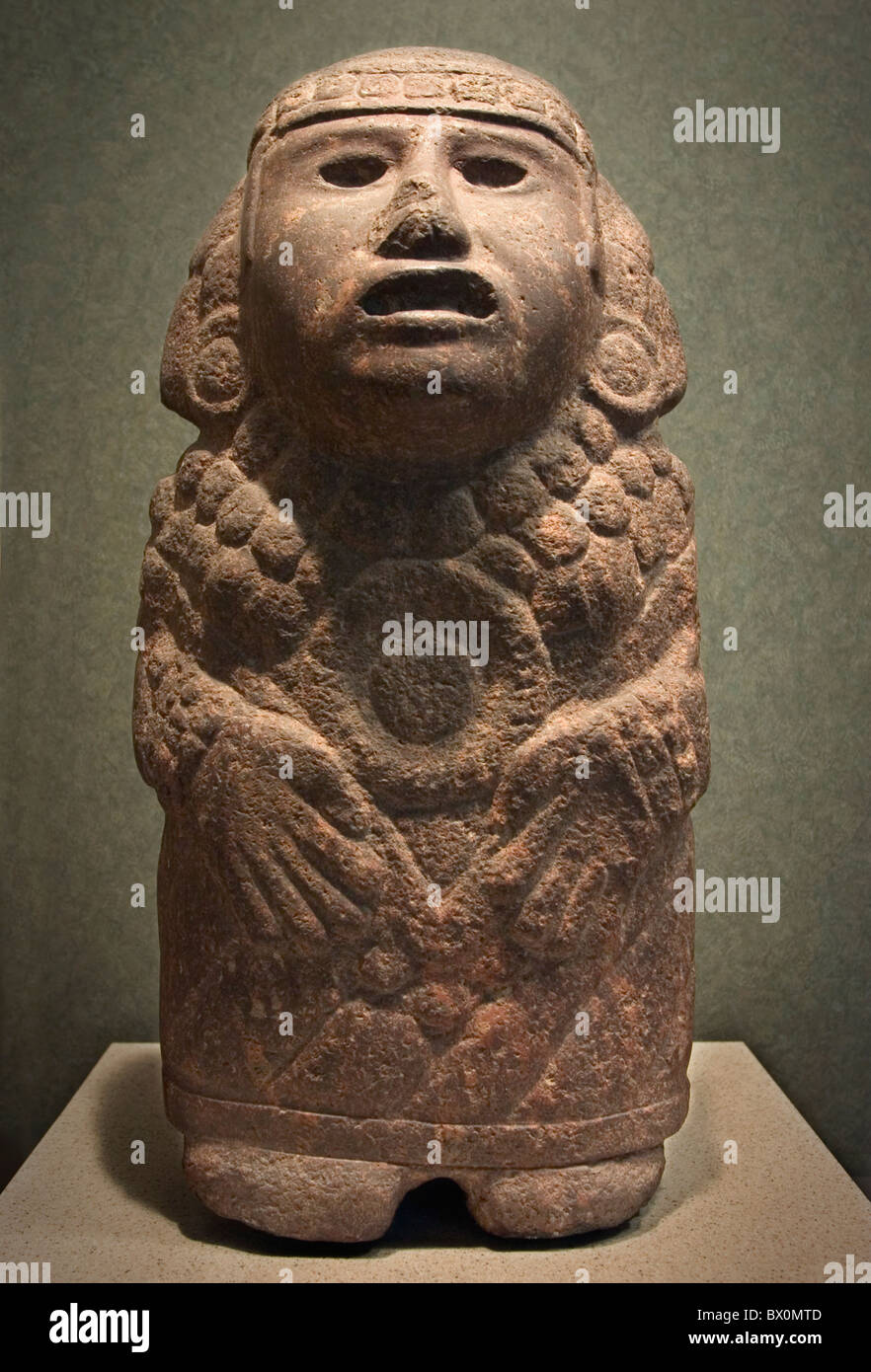 Statue der Mexica oder Azteken Mais oder Landwirtschaft Göttin Chicomecoatl in dem Nationalmuseum für Anthropologie in Mexiko-Stadt. Stockfoto