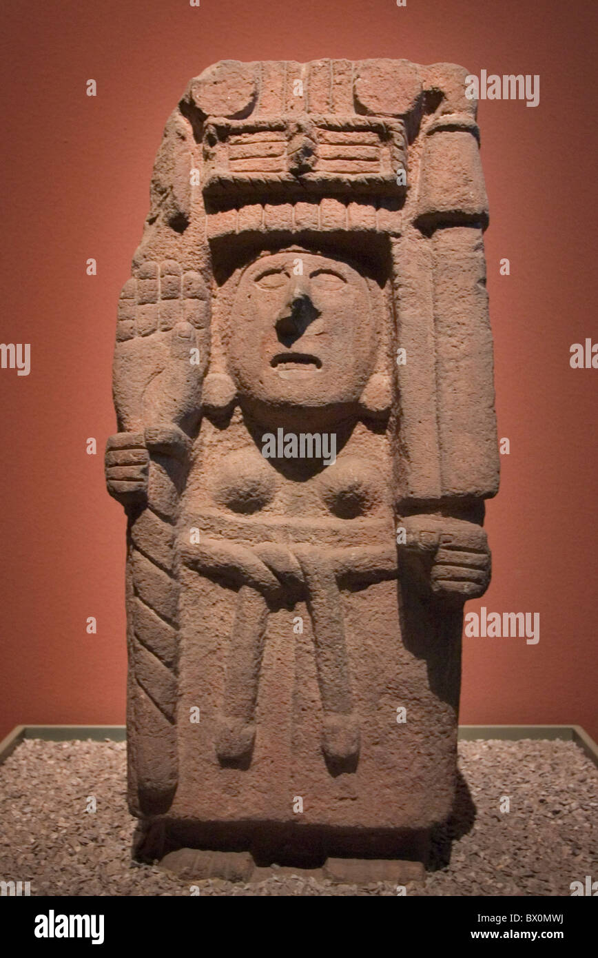 Statue der Mexica oder Azteken Mais Göttin Chicomecoatl Patron der Landwirtschaft in dem Nationalmuseum für Anthropologie in Mexiko-Stadt. Stockfoto