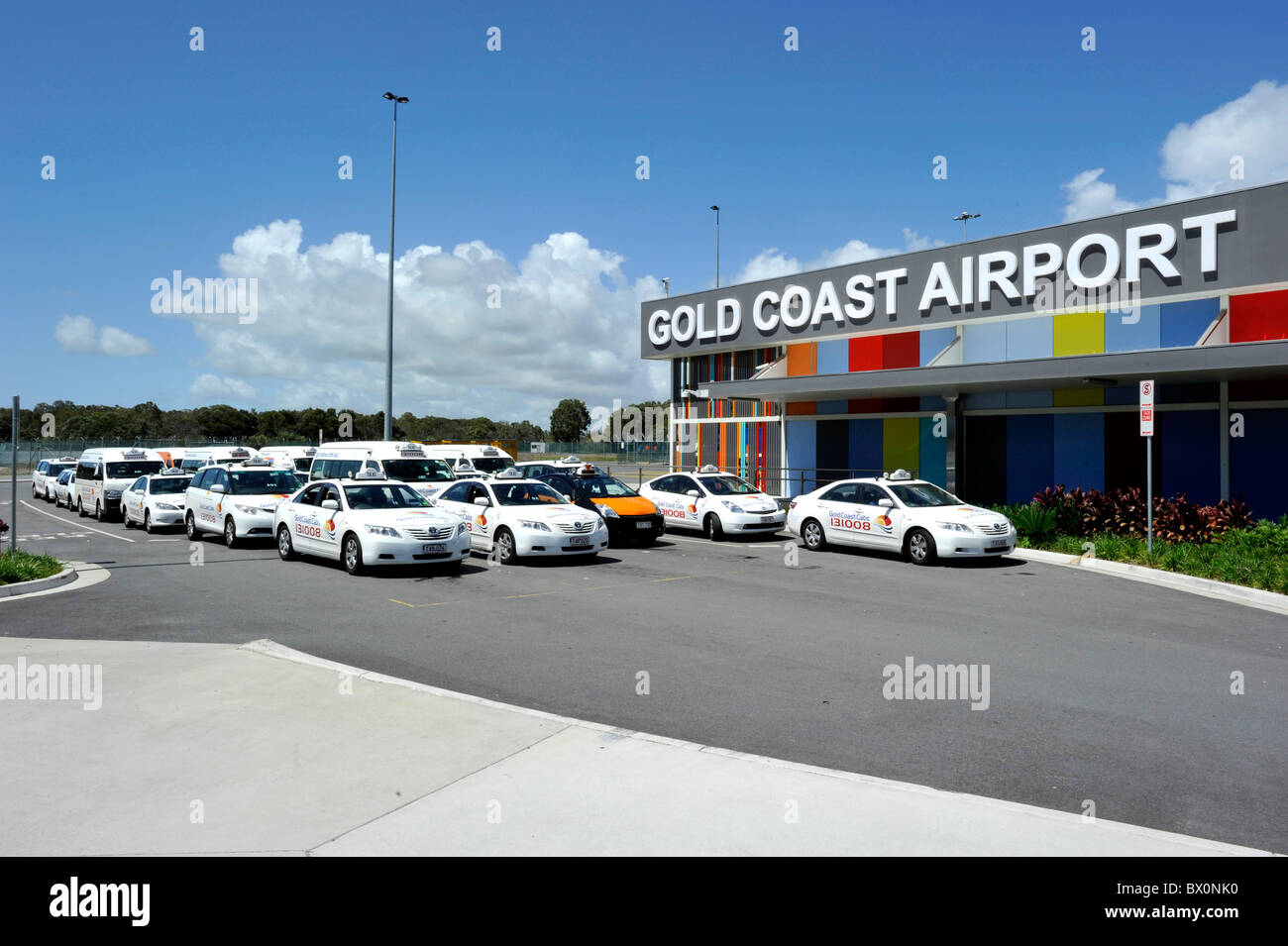 Taxis warten am Flughafen Gold Coast Australien Stockfoto