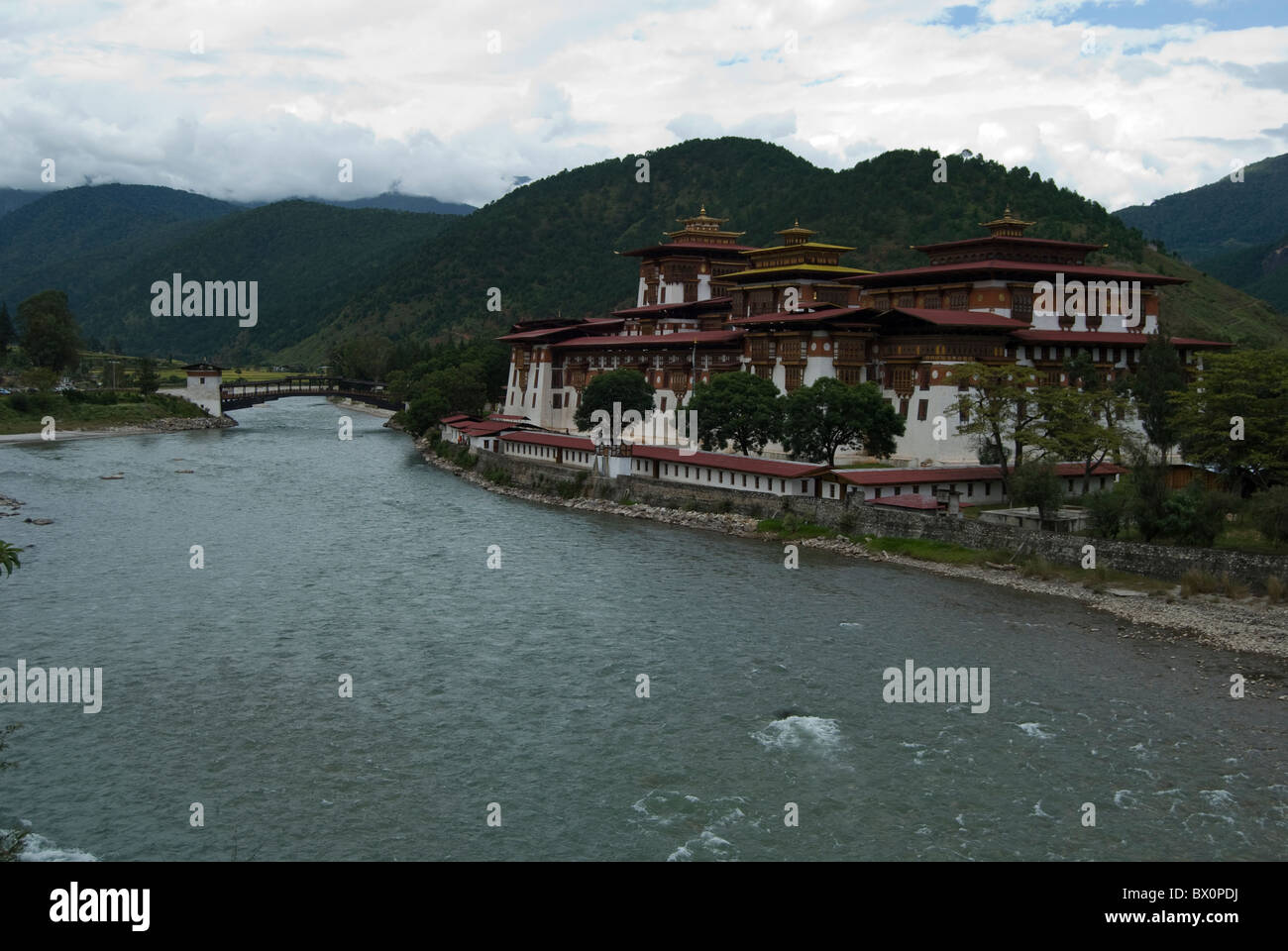 Elegante Punakha Dzong am Ufer Flusses von Punakha, Bhutan Stockfoto