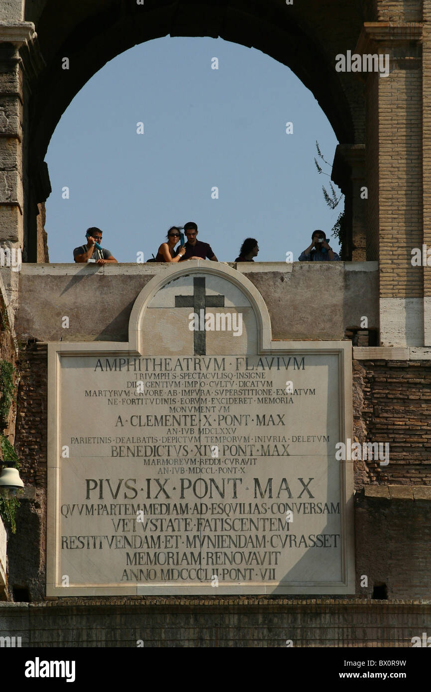 Melden Sie an das Kolosseum in Rom, Rom, Italien Stockfoto