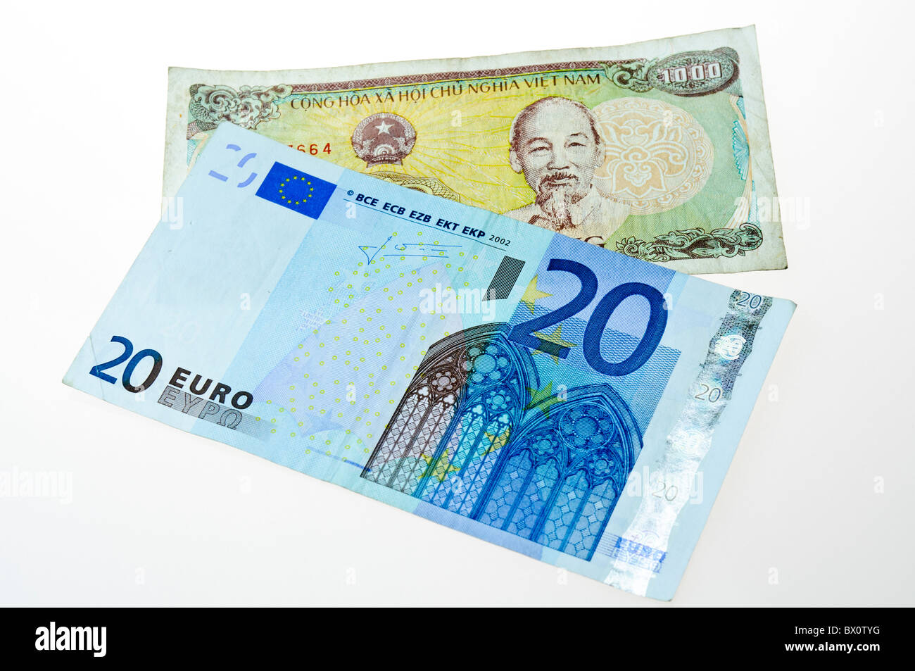 Vietnamesische 1000 Dong Hinweis mit einem 20-Euro-Schein Stockfotografie -  Alamy