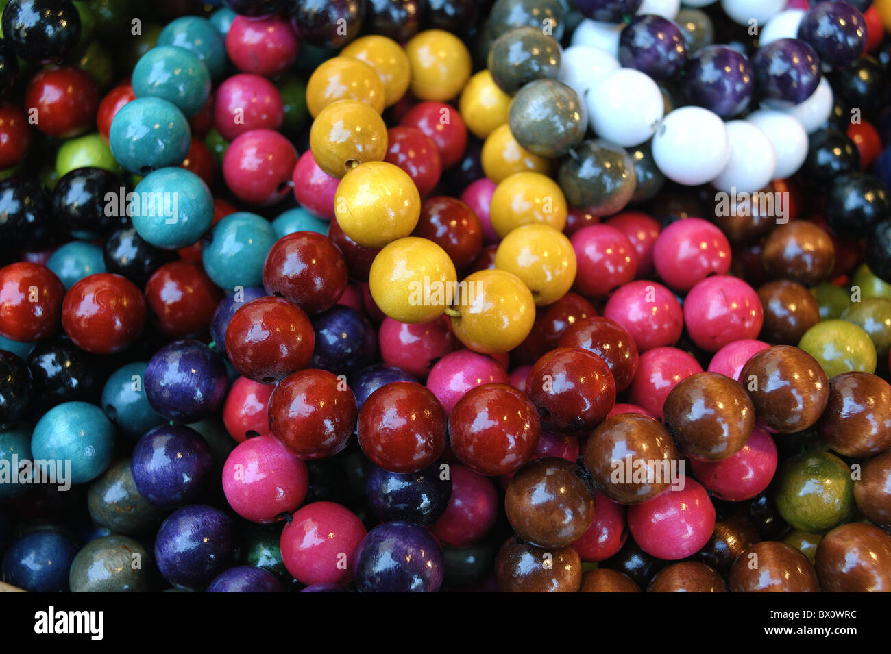 Mehrfarbig bunten Perlen Halsketten Schmuck Stockfoto
