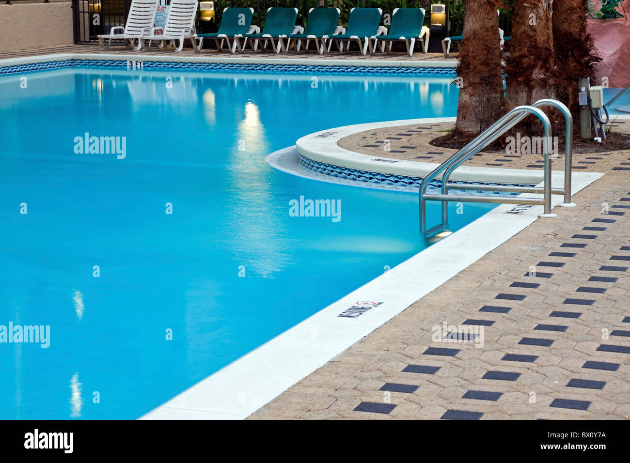 Pool im tropischen resort Stockfoto